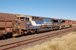 BHP 빌리톤의 AC6000CW 6071이 2012년 4월 서호주 골즈워디 철도의 피뉴케인 섬에 있으며, 오른쪽에는 EMD SD70ACe가 보인다.