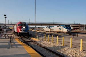 솔트레이크 센트럴은 프론트러너가 캘리포니아 제퍼와 연결되는 두 역 중 하나이다.