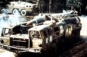 MAZ-543 우라간이 9K72 엘브루스를 운반하고 있다.