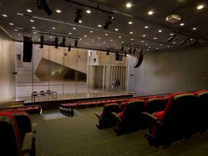 혁신 및 스포츠 캠퍼스에 있는 강당