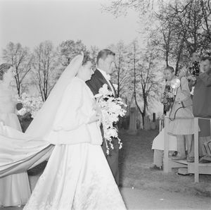 결혼식 날의 라그닐 공주와 에를링 로렌첸