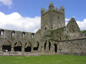 제포인트 수도원(Jerpoint Abbey), 1160년 Domnall Mac Goilla Phádraig에 의해 설립.