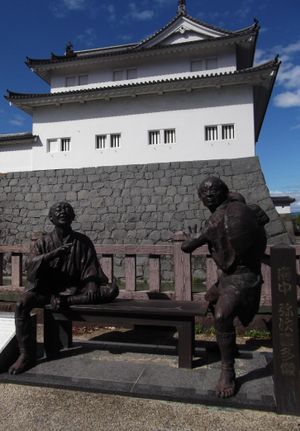 야지로베(왼쪽)와 키타하치(오른쪽) (슨푸성, 2012년 9월)