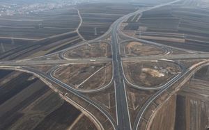 클로버형 입체 교차로가 질란과 프리슈티나를 연결하는 고속도로에서 건설 중이다.