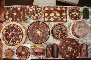 폴란드에서 부활절을 맞이하여 준비된 다양한 마주레크 케이크