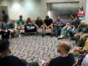 플레이어들은 종종 원을 이루어 앉는다.