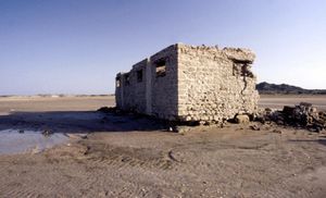 1984년 마시라 섬의 영국 공군 연료 저장고 잔해