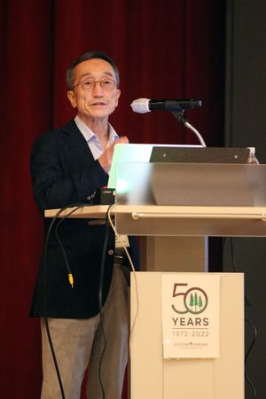 신희섭이 키스톤 심포지아 사회적 행동의 신경회로에서 연설하고 있다.