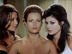 네리(왼쪽)는 1969년 영화 The Seducers에서 에바 툴린, 에드비지 페넥과 함께 출연