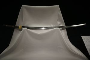 칼(금상감명) 꼬리걸이 노리나가 마루아게지, 가마쿠라 시대 말기의 태도를 마루아게한 칼, 도검 박물관 소장, 특별중요도검 지정 제1호 작품.