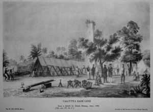1832년 제임스 프린셉의 스케치를 바탕으로 한 캘커타 기선 측량. 측량사들이 말뚝 위에 지지된 금고 위에 체인을 뻗고 있는 모습이다. 체인은 열팽창으로 인한 오차를 줄이기 위해 그늘 아래에 보관되며, 본잉 망원경을 사용하여 정렬한다.
