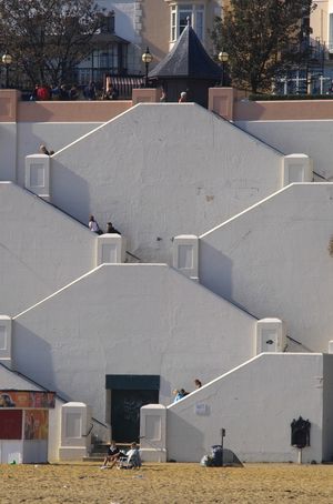 바이킹 베이의 현대식 해변 계단