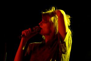 님리, 바르셀로나 Sala Bikini 콘서트 중 (2010)