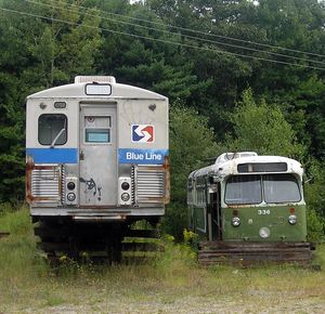 모델이 된 SEPTA의 지하철 'M-3형'(왼쪽, 보존차)