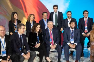 2019년 1월, 베이티아는 파블로 카사도와 다른 PP 간부들과 함께했다.