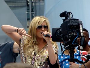 케샤가 2010년 뮤직비디오 어워드 사운드 체크 중 (2010년 6월 20일)