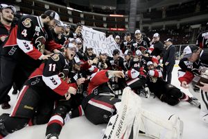 2011년 칼더 컵 우승 후 세너터스