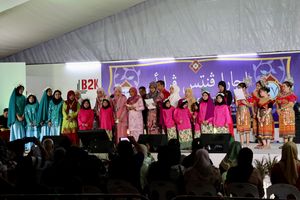 2023년 국경일 축제에서 공연하는 투통 주민들