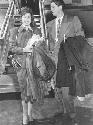 사미아 가말과 그녀의 남편 셰퍼드 킹 3세, 1954년 7월