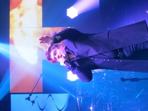 2014년 트랜스시베리안 오케스트라(TSO)와 함께 공연하는 롭 에반