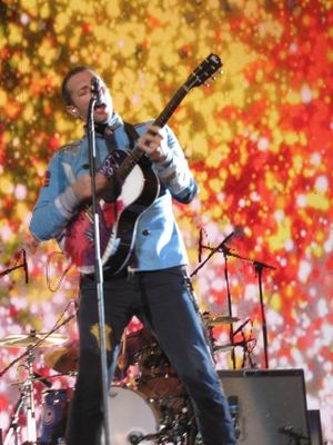 앨범 아트워크 제작 중에 만들어진 그림 중 일부는 이후 Viva la Vida Tour 스크린에 사용되었다.