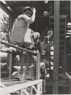 장면 촬영 중인 주세페 데 산티스 감독