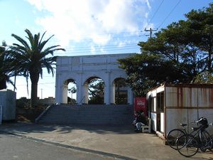 아치가 있던 시절의 역 출입구 (2007년 1월)