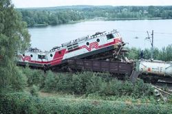 1998년 8월 12일 Sr1 3042 기관차가 탈선하였다.