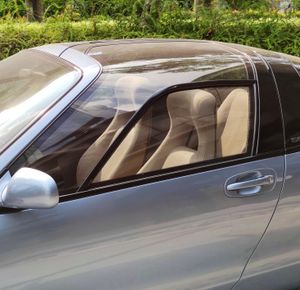 독특한 유리 지붕 "버블" 캐노피는 시원하고 넓게 트인 시야를 제공한다.