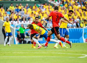 2014년 FIFA 월드컵에서 브라질을 상대하는 바스케스 (왼쪽의 적색 유니폼을 입은 선수)