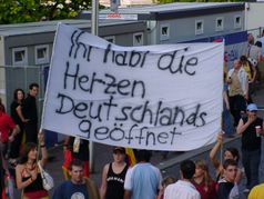 3위 결정전을 앞두고 "당신들은 독일의 마음을 열었습니다"라는 배너로 감사를 표하는 독일 팬들