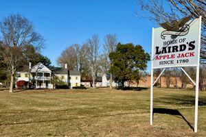 스코비빌의 Laird's Apple Jack 간판