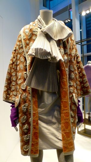 2010년 미소니 코트와 드레스