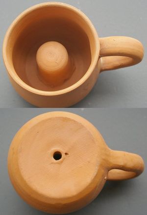 크레타에서 판매되는 피타고라스 컵, o kounenos tis dikaiosynis("정의의 컵")으로 알려져 있다.