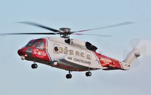 CHC 헬리콥터의 S-92가 폐지 및 구조 임무를 수행하며 영국 해안 경비대를 대신하여 운용