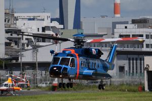 도쿄 헬리포트를 이륙하는 JA02MP