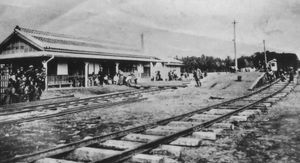 1914년경 건설 중인 시키역