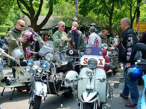 2007년 4월 영국 서리주 박스 힐에서 열린 모드 부활 운동가들