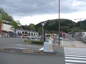 역 앞 (2008년 4월)