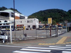 니시토쿄 버스 이쓰카이치 영업소 (2010년)