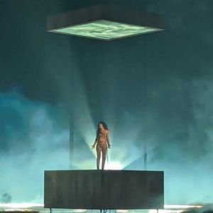 로린이 Tattoo를 리버풀에서 열린 유로비전 송 콘테스트 2023에서 공연하고 있다.