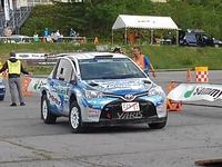 일본 슈퍼 랠리 시리즈에 참전하는 촬영 차량 야리스 SCRS