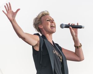 산나 닐센, 2015년 스톡홀름 프라이드 공연