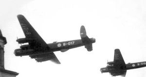1950년경, 밀착 대형으로 비행하는 여러 아르헨티나 링컨 폭격기