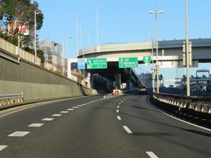 미나토미라이 출입구 (상행 출구 부근)