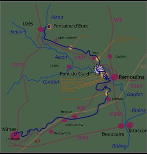 퐁 드 가르와 다른 중요한 다리들을 (축척은 아님) 지나 우제 근처의 위제 퐁텐 도르에서 네마우수스(님)까지 이어지는 로마 수도교.