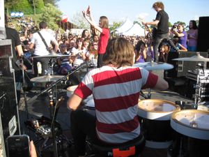 2008 버즈 베이크 세일에서 메이데이 퍼레이드