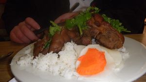 밥 위에 돼지 족발