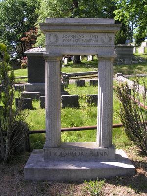 홀브룩 블린의 묘지, 슬리피 할로우 묘지에 위치해있다.