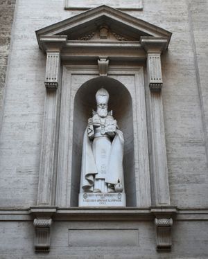 2005년에 바티칸의 성 베드로 대성당에 세워진 성 그레고리오의 조각상.